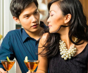 Ham đổi đời, gái trẻ sập bẫy thành 'mồi nhử' cho bà chủ quán massage hốt tiền