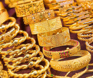 Giá vàng đột ngột giảm trong ngày đầu tuần