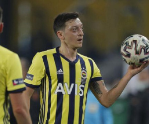 Mesut Ozil bất ngờ sang Đông Nam Á thi đấu