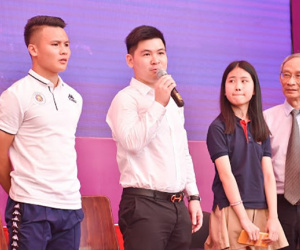 Quang Hải song ca hit Quân AP, lộ "bằng chứng" sâu đậm Hà Nội FC