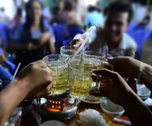 Chồng dám gạt phăng hội chiến hữu: 'Tôi nể anh em, ai nể nhà tôi'