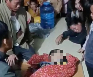 Người thân khóc ngất bên thi thể 2 bé trai 7 tuổi đuối nước ở đập thủy lợi