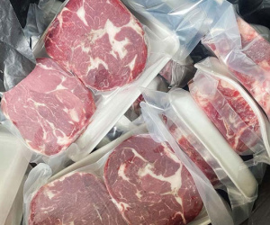 Chi 1,3 tỷ USD nhập khẩu, thịt ngoại giá siêu rẻ tràn ngập chợ Tết