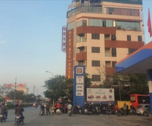 Giữ ôtô, đánh con nợ, chủ khách sạn 7 tầng bị khởi tố
