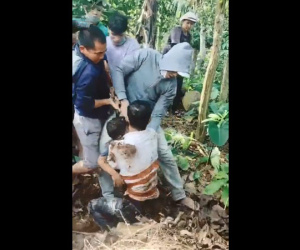 Clip: Hồi hộp theo dõi màn giải cứu bé trai rơi xuống giếng sâu