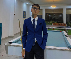 Hậu chia tay, Đạt G lộ diện với diện mạo khác lạ, ngồi 'chill' rượu một mình vào ngày cuối năm