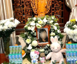 Gia đình bé gái 8 tuổi 'đau xé lòng' tiết lộ: 'Bố ruột ngăn cản sư thầy làm lễ cầu siêu cho con'