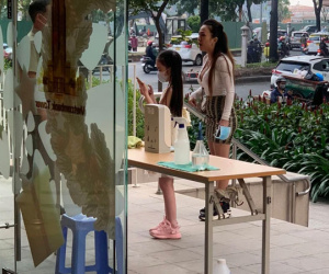 'Chị đại quận 4' tái xuất, vẫn ngoan cố không đeo khẩu trang và lớn tiếng cự cãi ở nơi công cộng
