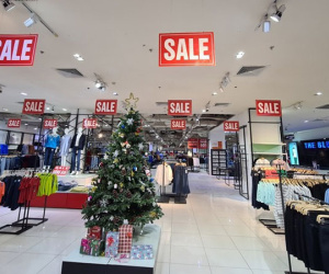 Hà Nội: Cận Tết Nguyên đán cửa hàng thời trang đua nhau “sale sập sàn”
