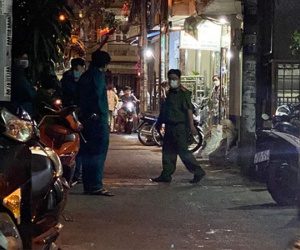 'Nghịch tử' nghi đâm người cha ngã gục tại nhà