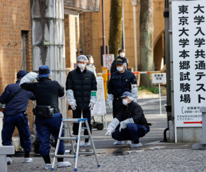 Tấn công dao trước cổng đại học Tokyo - Nhật Bản