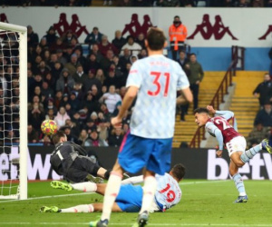 Aston Villa 2-2 MU: Người hùng Coutinho