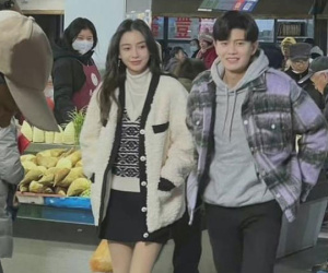 Vừa lộ ảnh tình tứ khi đi quay với Nhậm Gia Luân, Angelababy lại cho thấy một chi tiết 'tố cáo' trạng thái mối quan hệ với ông xã Huỳnh Hiểu Minh