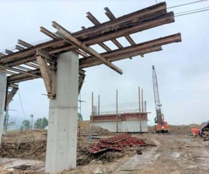 Rơi từ cần cẩu cao hơn chục mét, một công nhân tử vong