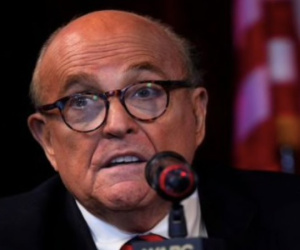 Nhóm luật sư hỗ trợ ông Trump nhận trát hầu toà
