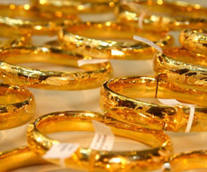 Vàng SJC đứng yên bất chấp giá thế giới sụt giảm