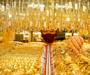Có nên mua vàng tháng cuối năm?