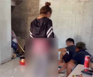 Ăn mặc phản cảm rồi lượn lờ khiến nhóm nam giới che mặt chạy khắp phòng, cô gái bị 'ném đá' dữ dội