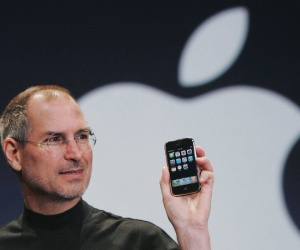 Chỉ bằng vài chữ ngắn ngủi, Steve Jobs giải thích quyết định quan trọng nhất của Apple