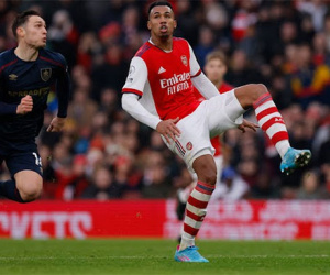 Để đội bét bảng cầm chân, Arsenal không thắng 5 trận liên tiếp