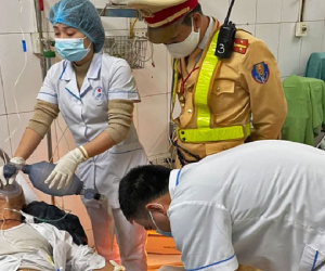 Cứu kịp thời tài xế bất tỉnh trong ôtô đỗ trên cao tốc