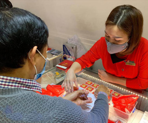 Vàng lên lại đỉnh 62 triệu, tiền thưởng Tết đừng vội dồn vào rủi ro