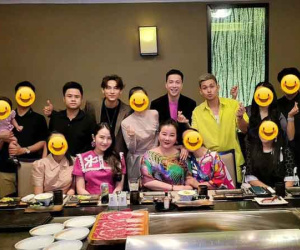 Vợ chồng Phan Thành hiếm hoi lộ diện bên mẹ vợ quyền lực nhưng nhan sắc của Primmy Trương mới đáng chú ý