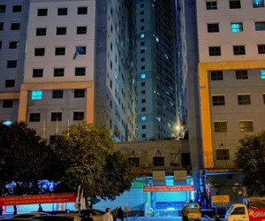 Hà Nội: Phát hiện người đàn ông rơi ở chung cư 45 tầng sau tiếng động lớn trong đêm