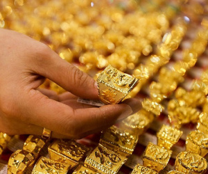 Phiên đầu tuần, giá vàng SJC tăng trở lại, áp sát đỉnh cũ 62 triệu đồng/lượng