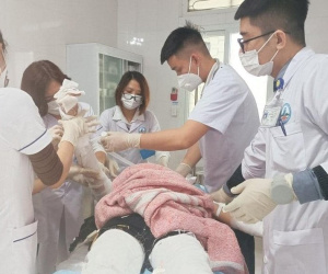 Học sinh lớp 11 bỏng nặng toàn thân, nghi đốt pháo hoa ngày ông Công ông Táo