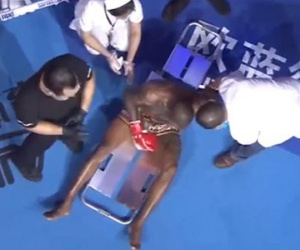 Khó tin: Chuẩn bị rời sàn bằng cáng, võ sĩ bất ngờ đứng dậy hạ knock-out đối thủ