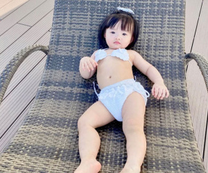 Bé Winnie 'đốn tim' bằng loạt ảnh bikini khoe dáng, nhà Thanh Thúy - Đức Thịnh còn đòi kết thông gia