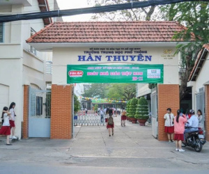 Trường học nói gì trước vụ việc giáo viên Vật lý dùng compa đâm chảy máu tay học sinh?