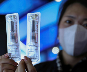 Vaccine mRNA của Trung Quốc bị nghi không hiệu quả bằng Pfizer, Moderna