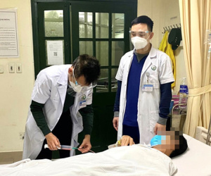 Người đàn ông chấn thương tinh hoàn khi lái xe phân khối lớn