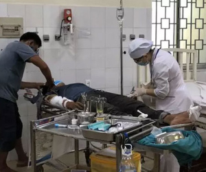Làm mái che ngày cận Tết, 2 người bị điện giật chết, 1 người bị thương nặng