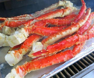 Món lạ chợ Tết nhà giàu: Hơn 3 triệu đồng 1 bộ chân cua
