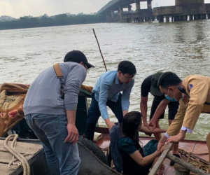 Người phụ nữ nhảy cầu Chương Dương, chơi vơi giữa dòng nước siết ngày cận Tết