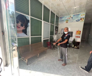Ngang nhiên vào nhà cướp điện thoại trên tay cháu bé để tặng bạn gái