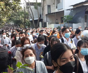 Hàng ngàn người tiễn đưa Thiền sư Thích Nhất Hạnh