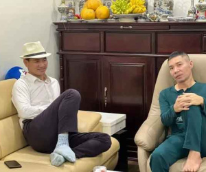Antifan cố tình vặn vẹo hỏi khó khi sang thăm Công Lý, Xuân Bắc có pha đáp trả khiến ai cũng phải hả hê: 'Dừa lắm!'