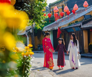 Mùng 1 Tết xuất hành giờ nào, hướng nào tốt?