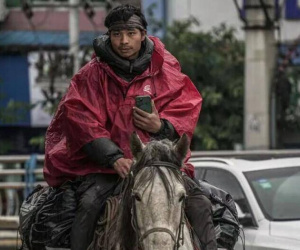 Chàng trai cưỡi ngựa hơn nửa năm về quê ăn Tết: 'Đói là chuyện thường, việc tắm rửa là do duyên số'