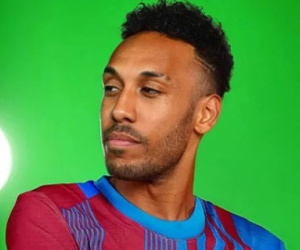 Barca chiêu mộ Aubameyang miễn phí, lương thấp khó tin