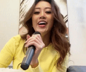 Hoa hậu Khánh Vân 'mở bát' hát karaoke đầu năm: Nhan sắc xinh đẹp, hát hò cực sung khiến fan thích thú