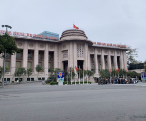 Thủ đô Hà Nội vắng vẻ không tiếng xe cộ sáng đầu năm mới Nhâm Dần 2022