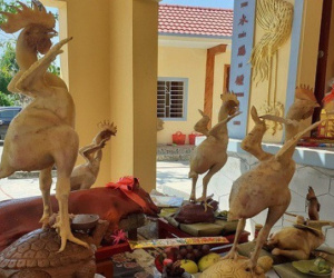 Những 'siêu phẩm' gà cúng ngày Tết nhìn vừa tức vừa buồn cười