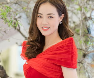 Vợ trẻ NSND Công Lý xinh tươi ngày Tết