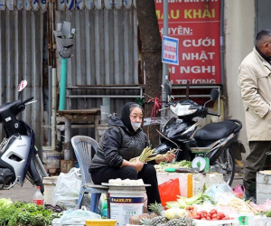 Sự lạ năm nay, chợ ngày mùng 3, cá tôm rẻ hơn cả trước Tết