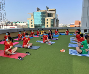 Tranh vé World Cup, tuyển nữ Việt Nam tập... thiền
